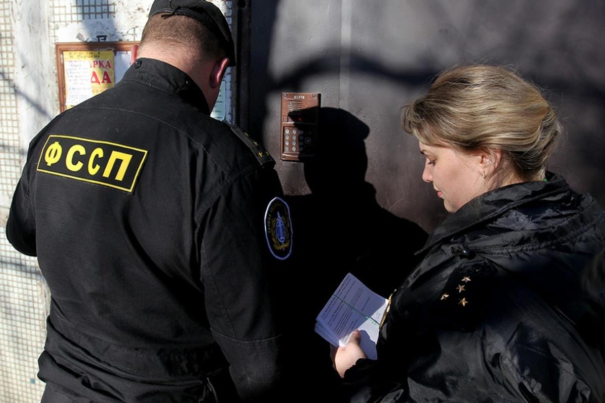 Все больше жителей Петербурга становятся невыездными из-за долгов