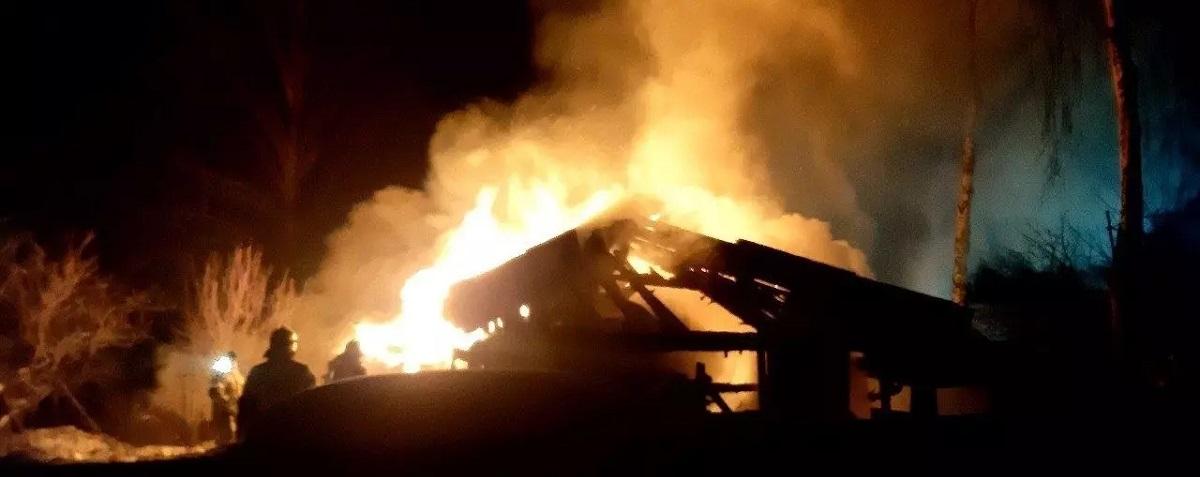 В результате сильного ночного пожара в Глазовском районе жертв и пострадавших нет