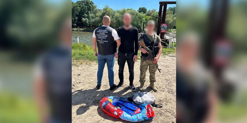 Украинец пытался переплыть границу на детском матрасе с Человеком-пауком