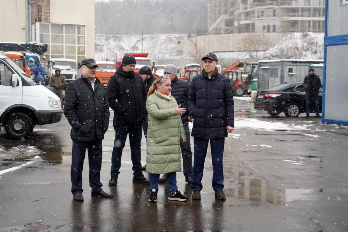 Михаил Соболев проверил готовность спецтехники Котельников к зимнему периоду