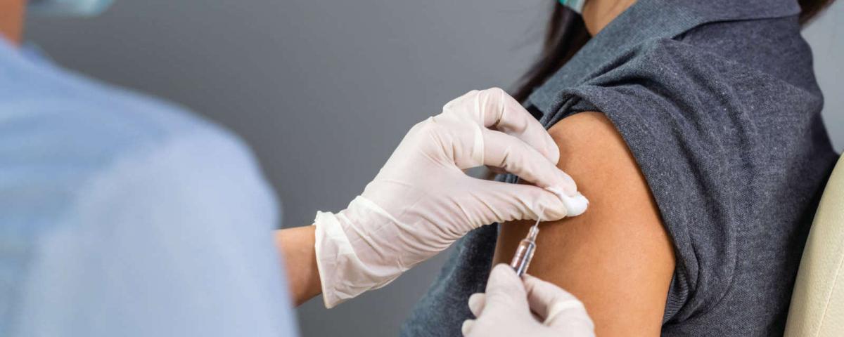 Иммунолог Болибок рассказал, в каком случае могут дать постоянный медотвод от вакцинации