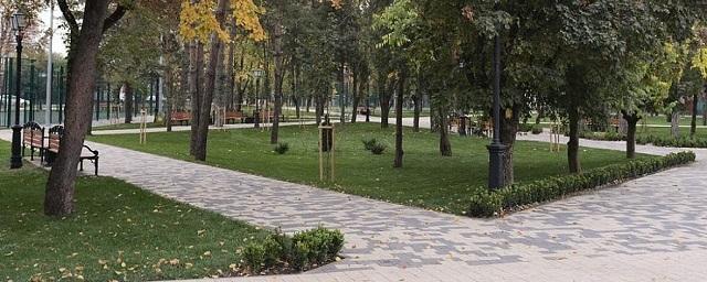 В Сквере имени Льва Толстого в Краснодаре появилась тренажерная зона и игровые площадки