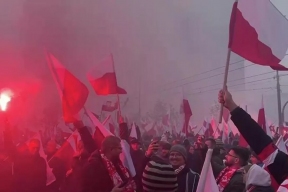 Тысячи националистов с ксенофобскими лозунгами вышли на марш в Варшаве