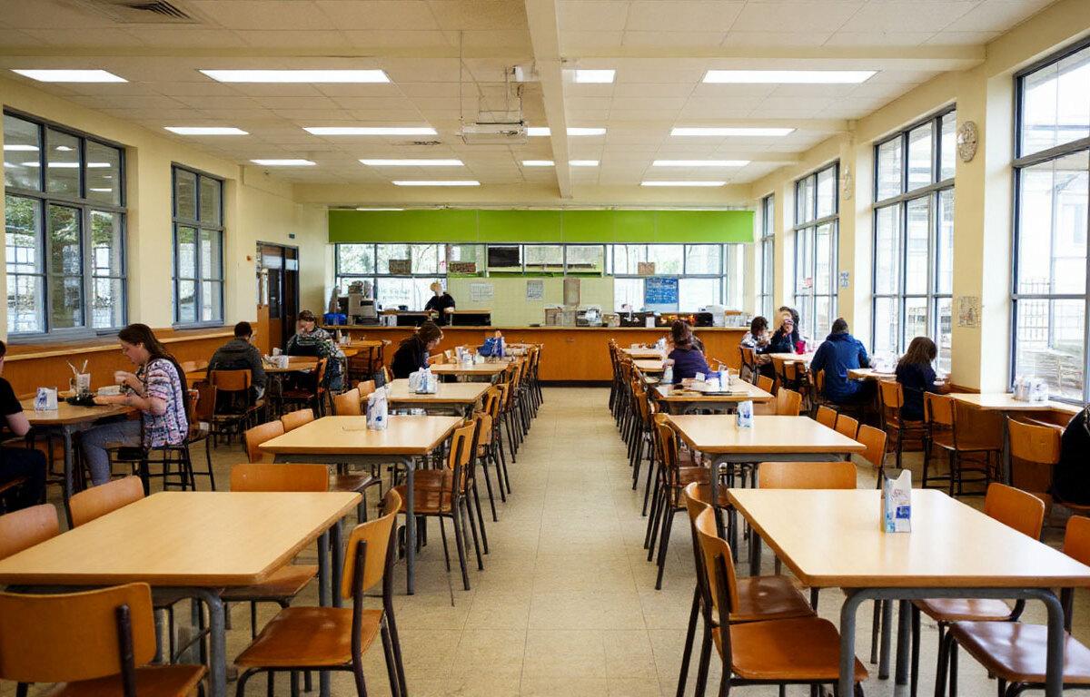 В школе №575 в ЖК «Шуваловский» у сотрудника пищеблока нашли туберкулез