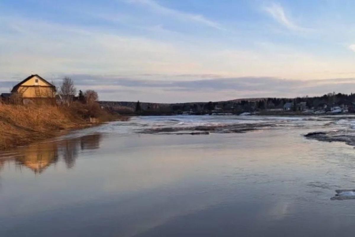 Три человека пропали после опрокидывания аэролодки в Кемеровской области