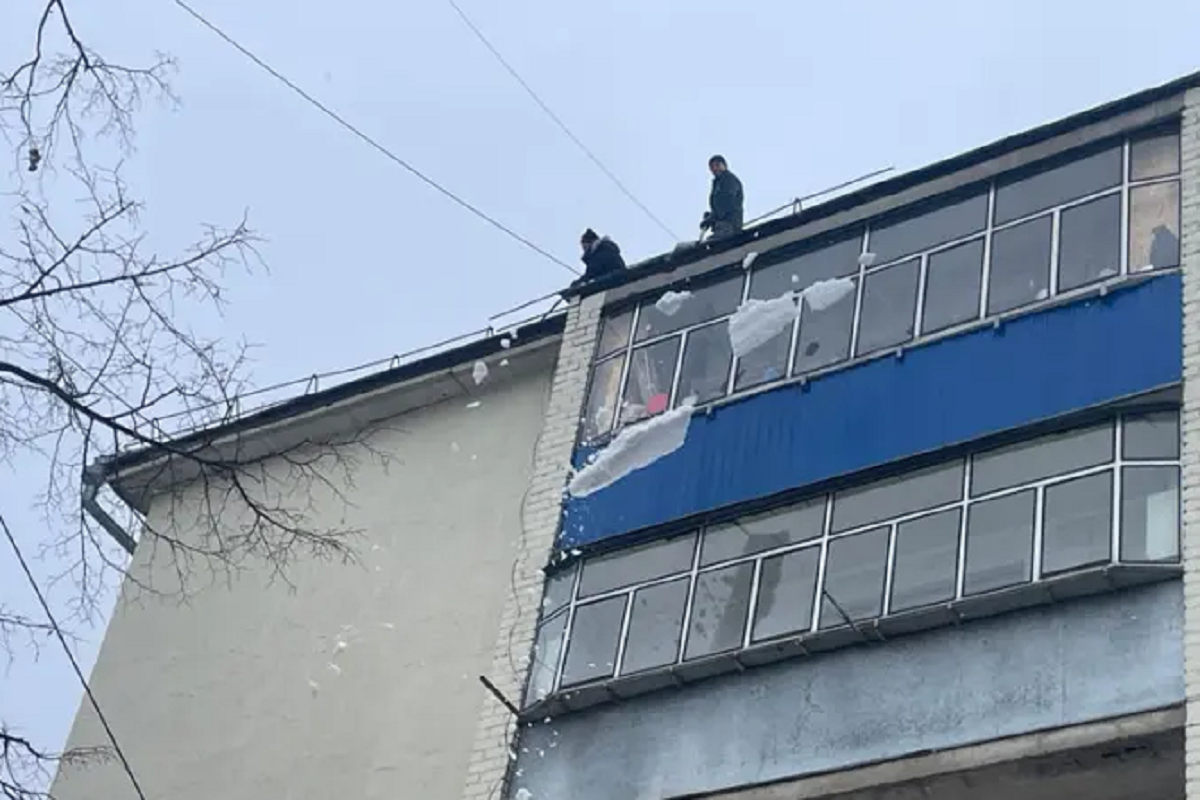 Жителей Саранска призвали не парковаться у домов из-за риска схода снега