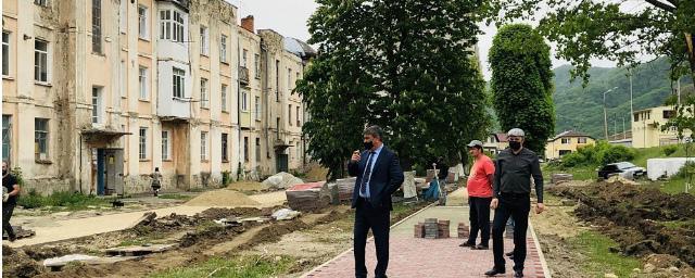 В Карачаевске начались работы по благоустройству аллеи по улице Мира