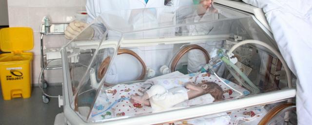Челябинские врачи спасли младенца весом 490 граммов