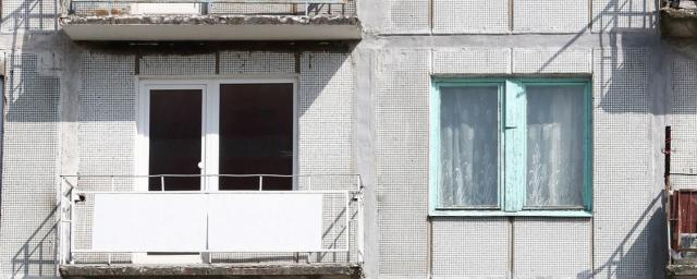 Шестилетняя девочка выпала из окна многоэтажного дома на Сахалине