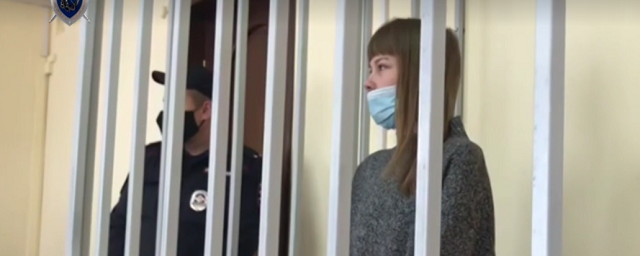 Суд Чебоксар на два месяца арестовал женщину, напавшую на водителя с ножом