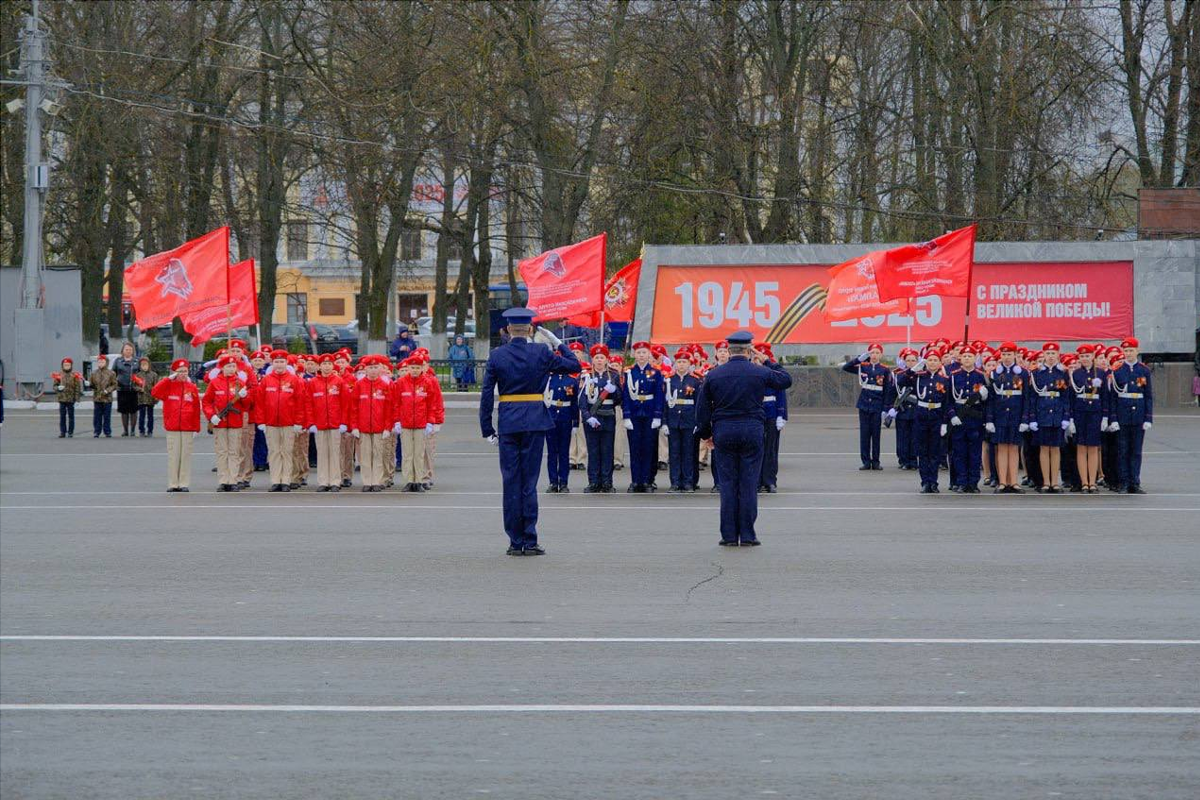 Спикер ЗС Кировской области Роман Береснев оценил парад юнармейцев: Уверен, каждый, кто сегодня оказался в строю, испытал особую гордость