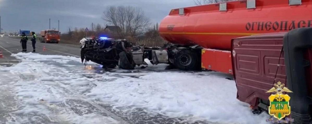 Власти уточнили, что в смертельном ДТП с маршруткой и бензовозом в Краснодарском крае пострадали 16 человек