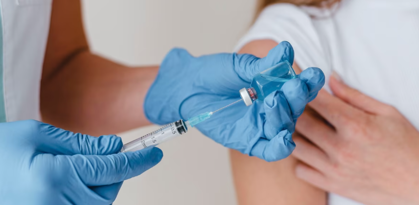 Невролог Толстенева перечислила противопоказания к вакцинации от клещевого энцефалита