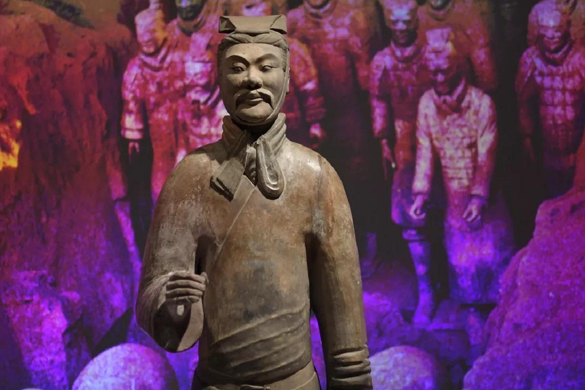 Ученые объяснили, почему не торопятся вскрывать гробницу императора Цинь Шихуанди