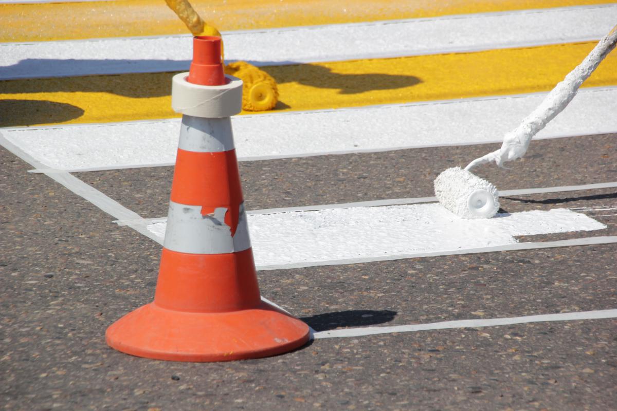 В Курске наносят разметку на проспекте Надежды Плевицкой