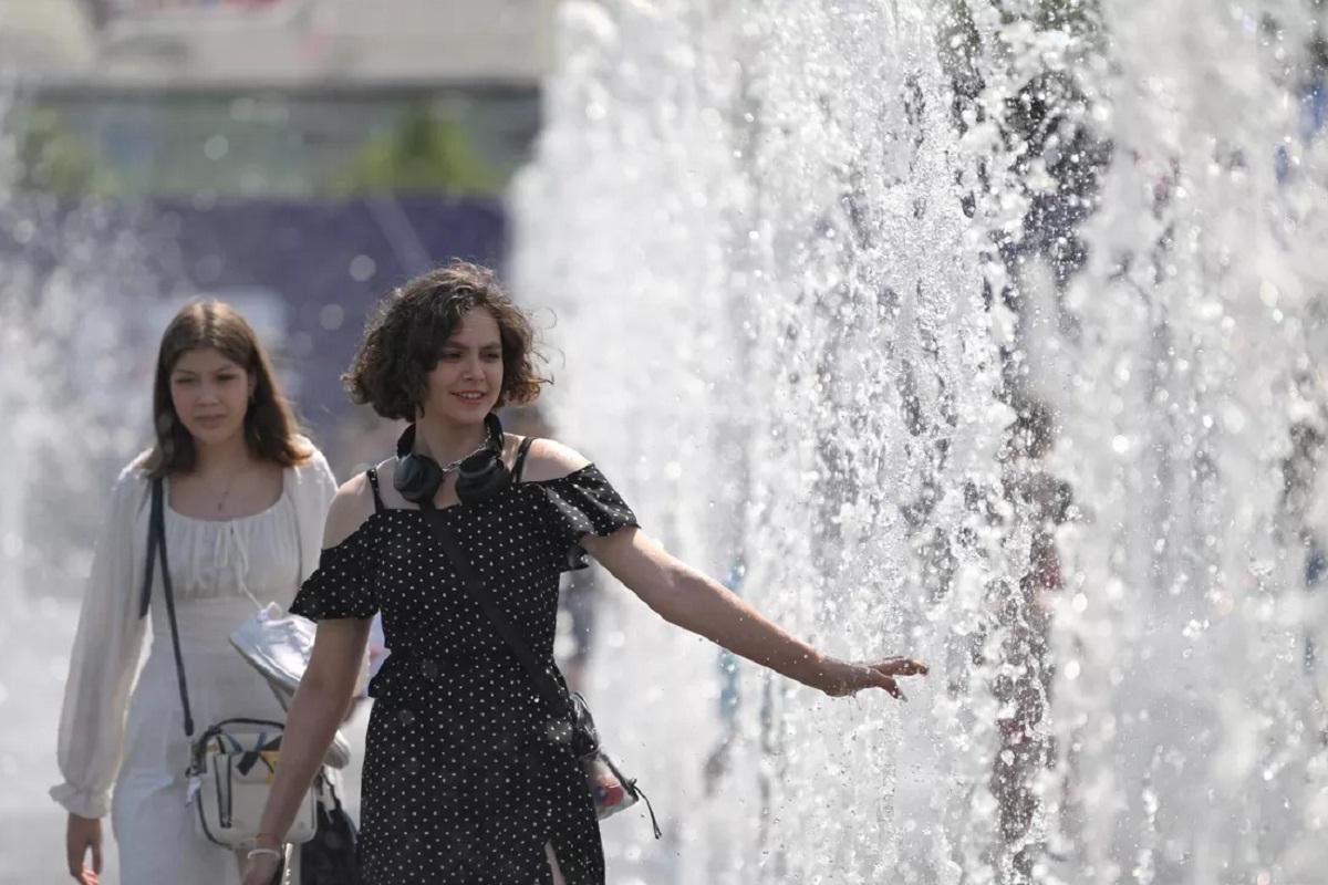 В Новосибирске демонтируют фонтан на улице Ленина