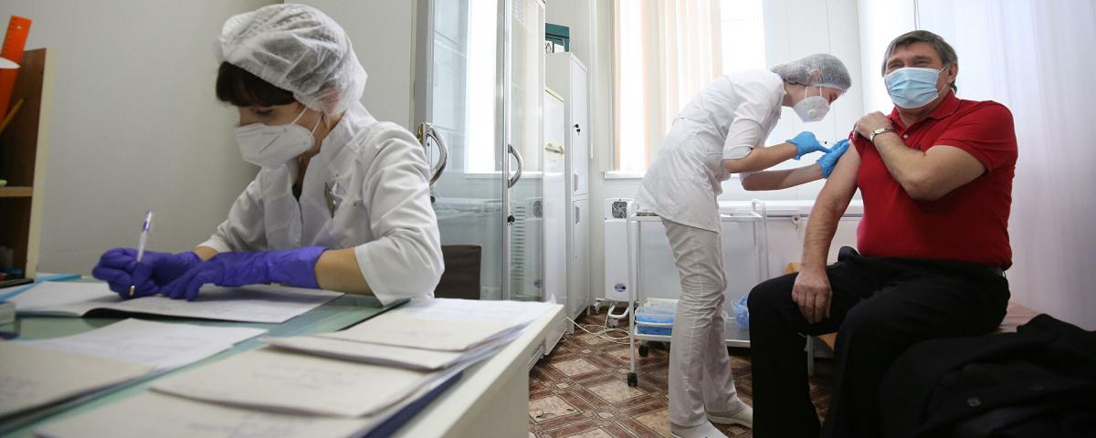 Глава ДНКОМ Исаев: Кампания по вакцинации от COVID-19 в РФ может завершиться к зиме