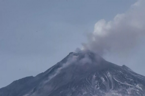 В Петропавловске-Камчатском из-за выбросов на вулкане возможно выпадение пепла
