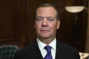 Медведев ответил шуткой на заявление представителя Госдепа об Аляске