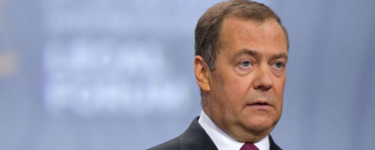 Зампред Совбеза Медведев пообещал ответ на вмешательство во внутренние дела России
