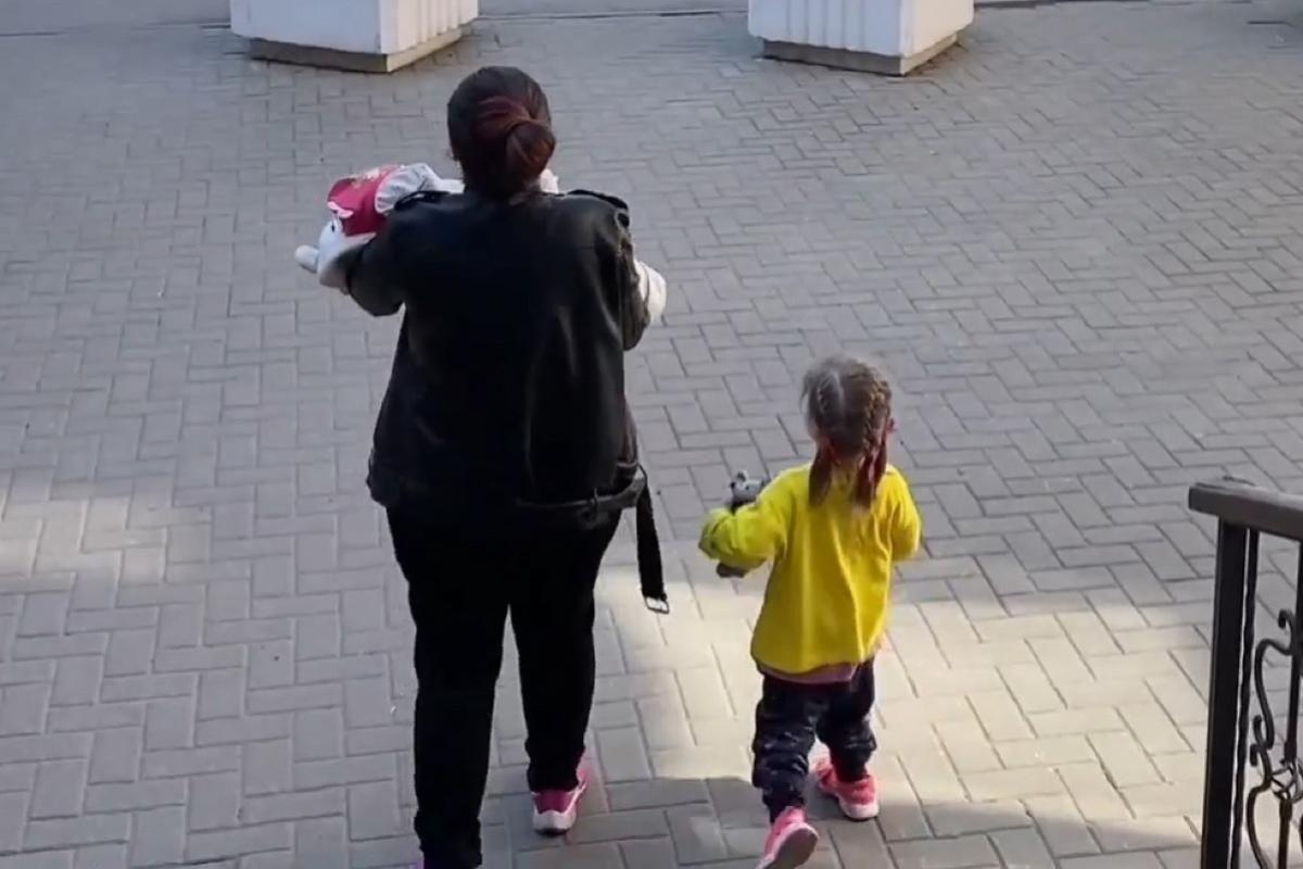 Из рязанского дома ребенка в родную семью вернулись трое детей