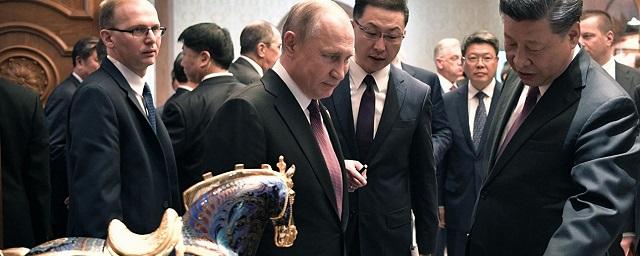 Путин и Си Цзиньпин обменялись презентами после рабочего завтрака
