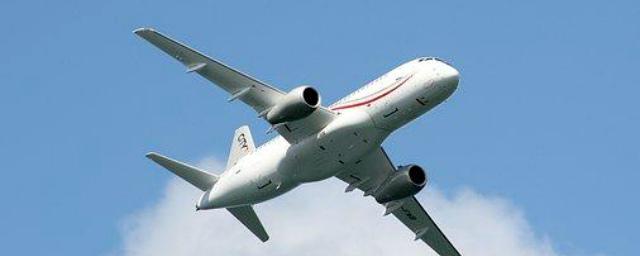 Вылет SSJ100 из Новосибирска в Екатеринбург задержали на 8 часов