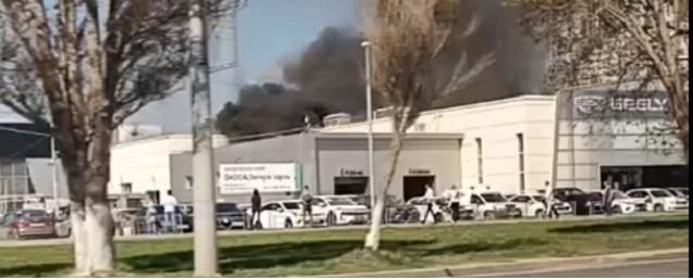 В Самаре вспыхнул автосалон