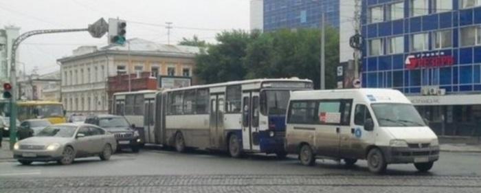 В ГИБДД собрали автоперевозчиков Екатеринбурга, отличившихся наибольшим количеством аварий