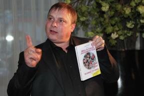 «Белые розы» за 80 тысяч рублей: Как Разин купил в Турции права на хиты «Ласкового мая»