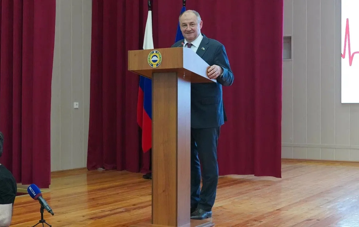 «Здравоохранение остается ключевым приоритетом развития республики»: Глава КЧР Рашид Темрезов поздравил медработников региона с профессиональным праздником
