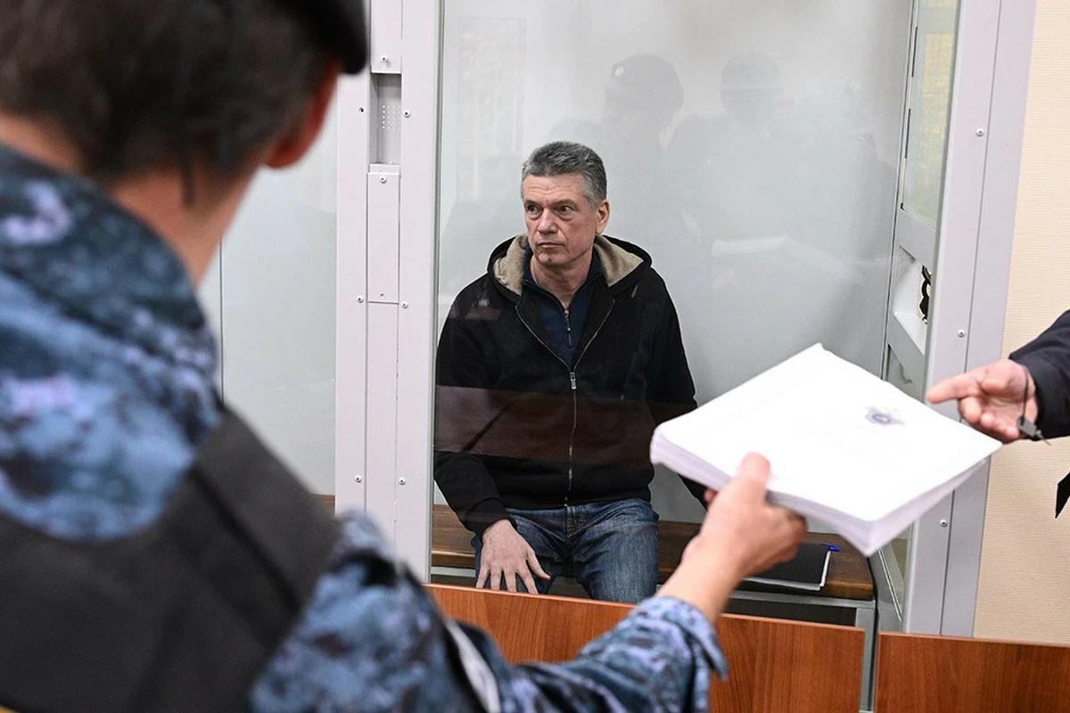 Находящийся под следствием генерал Кузнецов обратился к Путину с письмом