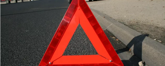 Три человека погибли в ДТП с легковым и грузовым автомобилями на МКАД