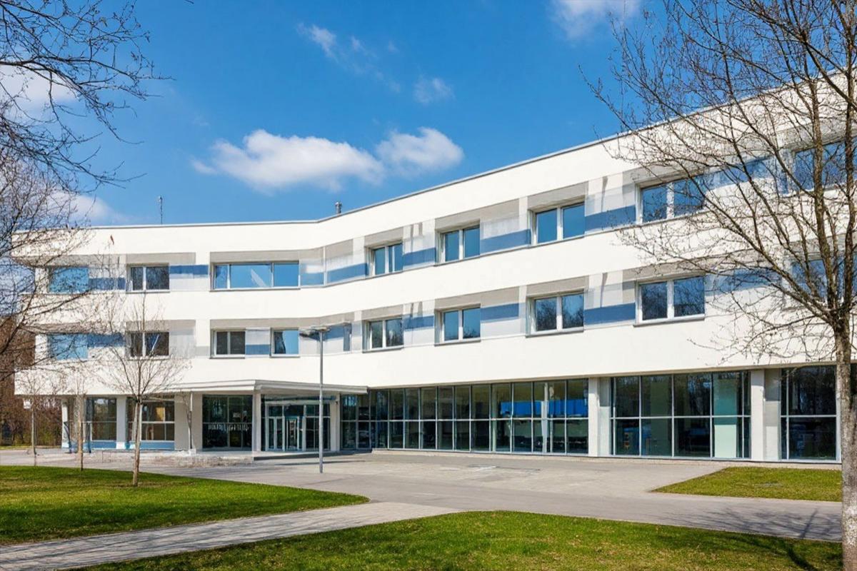 Больницы под видом танков: Словакия нашла хитрый способ отчитаться перед НАТО