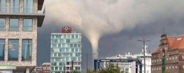 40 человек пострадали от торнадо на западе Германии