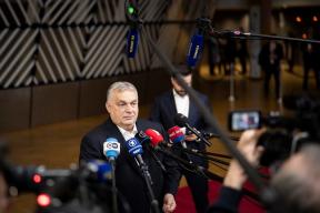 Орбан: Бюрократы ЕС протягивают руки к деньгам венгерских семей, чтобы передать их Киеву