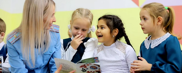 Биробиджанские спасатели выпустили первую в РФ книгу детских сказок о гражданской обороне