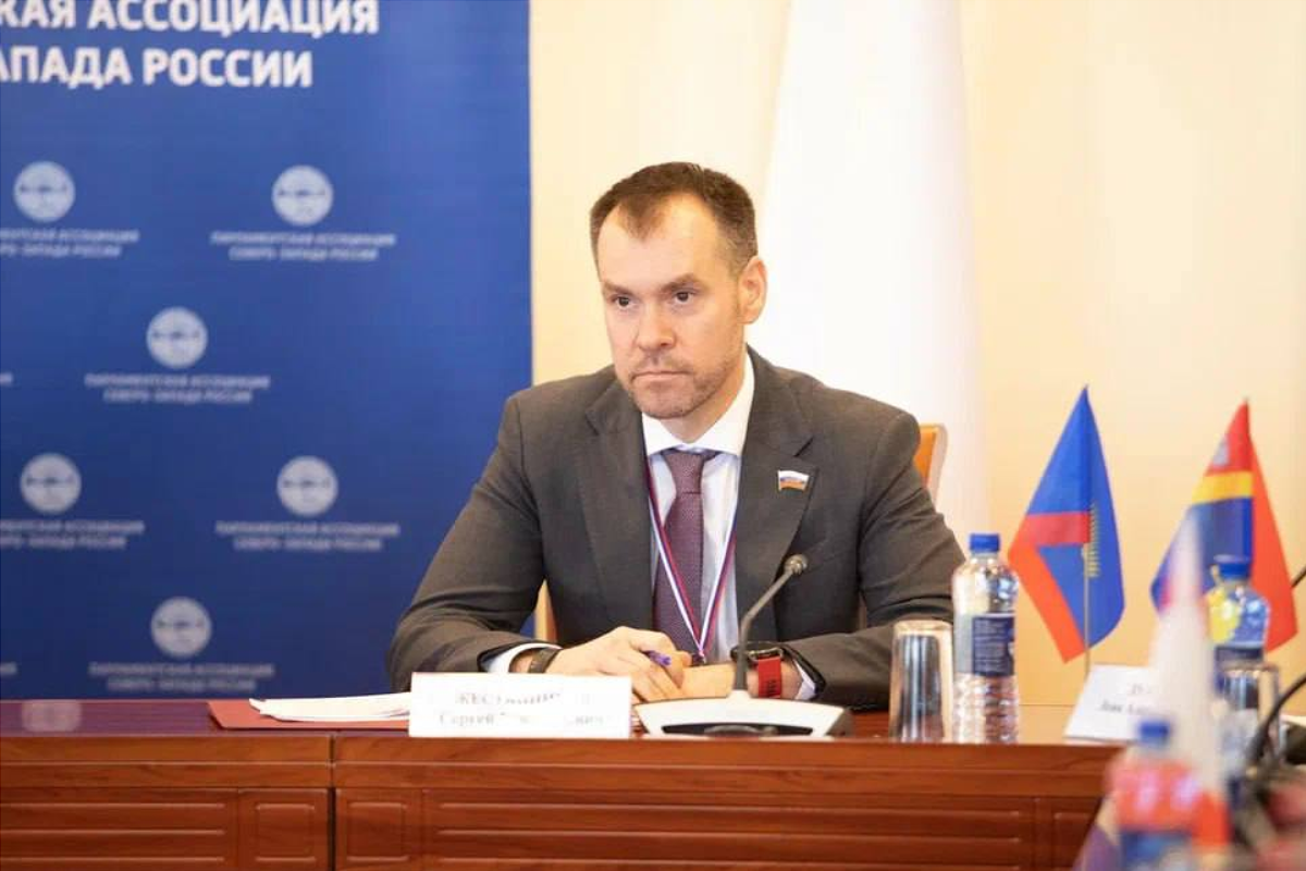 Спикер ЗС Вологодской области Сергей Жестянников: Мы предлагаем установить максимальный размер пособия по безработице для бойцов СВО