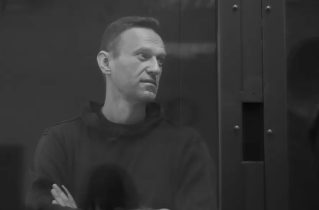 Стало известно о передаче тела Навального его матери