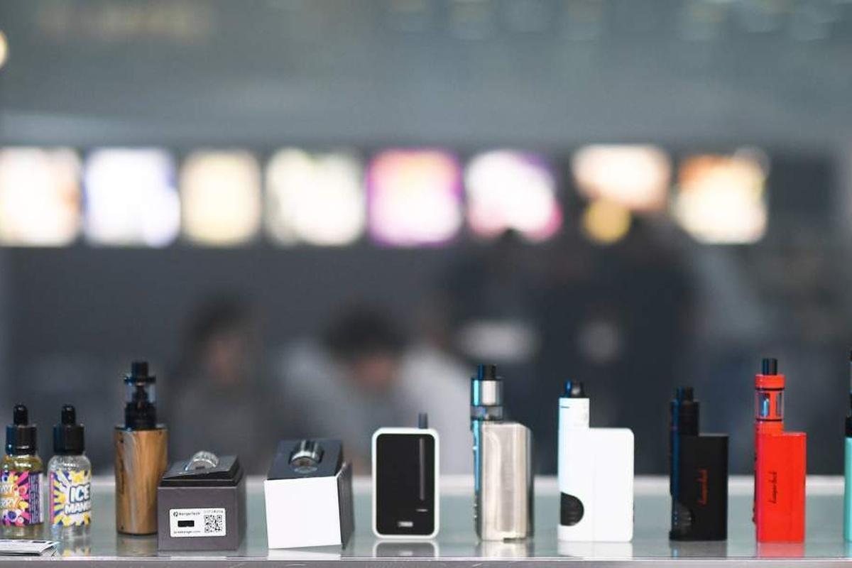 Заксобрание Петербурга готово воспользоваться правом запрета на продажу вейпов