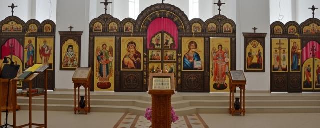В Саратове митрополит Лонгин освятил Петропавловский храм