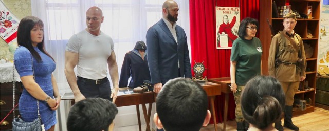 Александр Кулаков посетил музей поискового отряда «Боец» в Электрогорске