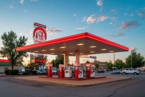 «Росатом» подключается к сети: первые быстрые электрозаправки появятся у «Сибирь Арены»