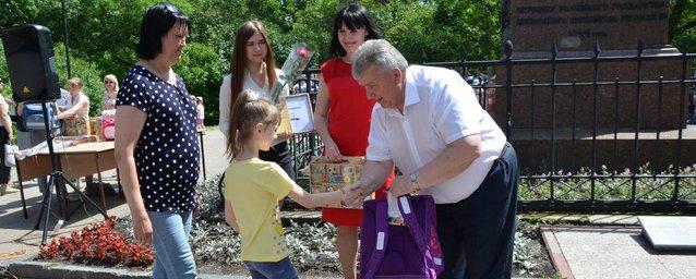 В Ульяновске в рамках акции подарки подарили 4 162 школьниками