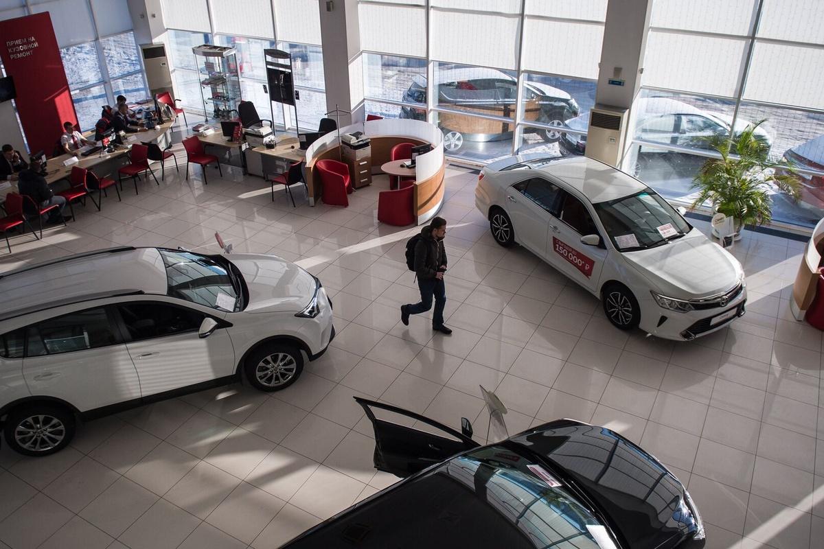Автодилеры Петербурга могут столкнуться с волной закрытий из-за неподъемных долгов