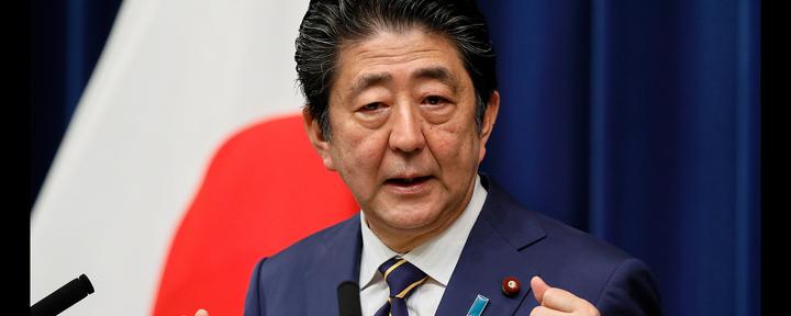 Абэ: Япония не считает четыре российских острова частью Курил