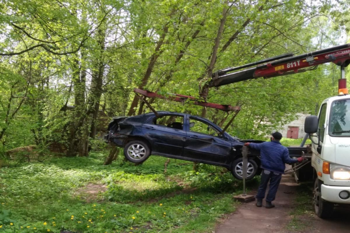 Власти Костромы очищают город от брошенных автомобилей