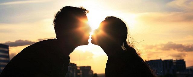 Science: официально люди начали целоваться на 1000 лет раньше, чем считалось ранее