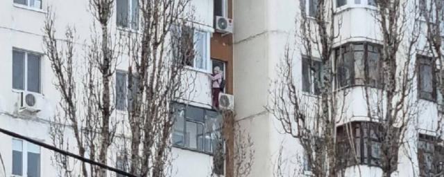 В Белгороде пожарные спасли девочку, забравшуюся на козырек балкона 11-го этажа