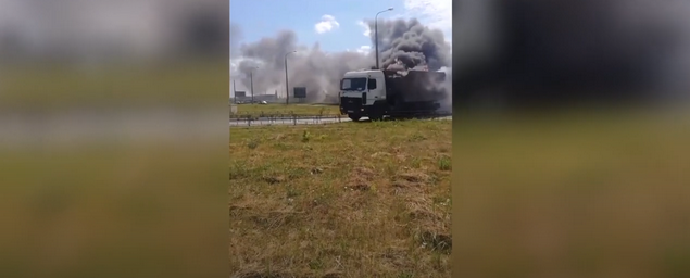 Призрачный дальнобойщик: в Тольятти горящий ломовоз повторил сцену из боевика
